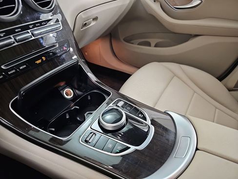 Used 2018 Mercedes-Benz GLC 300 4MATIC image 28