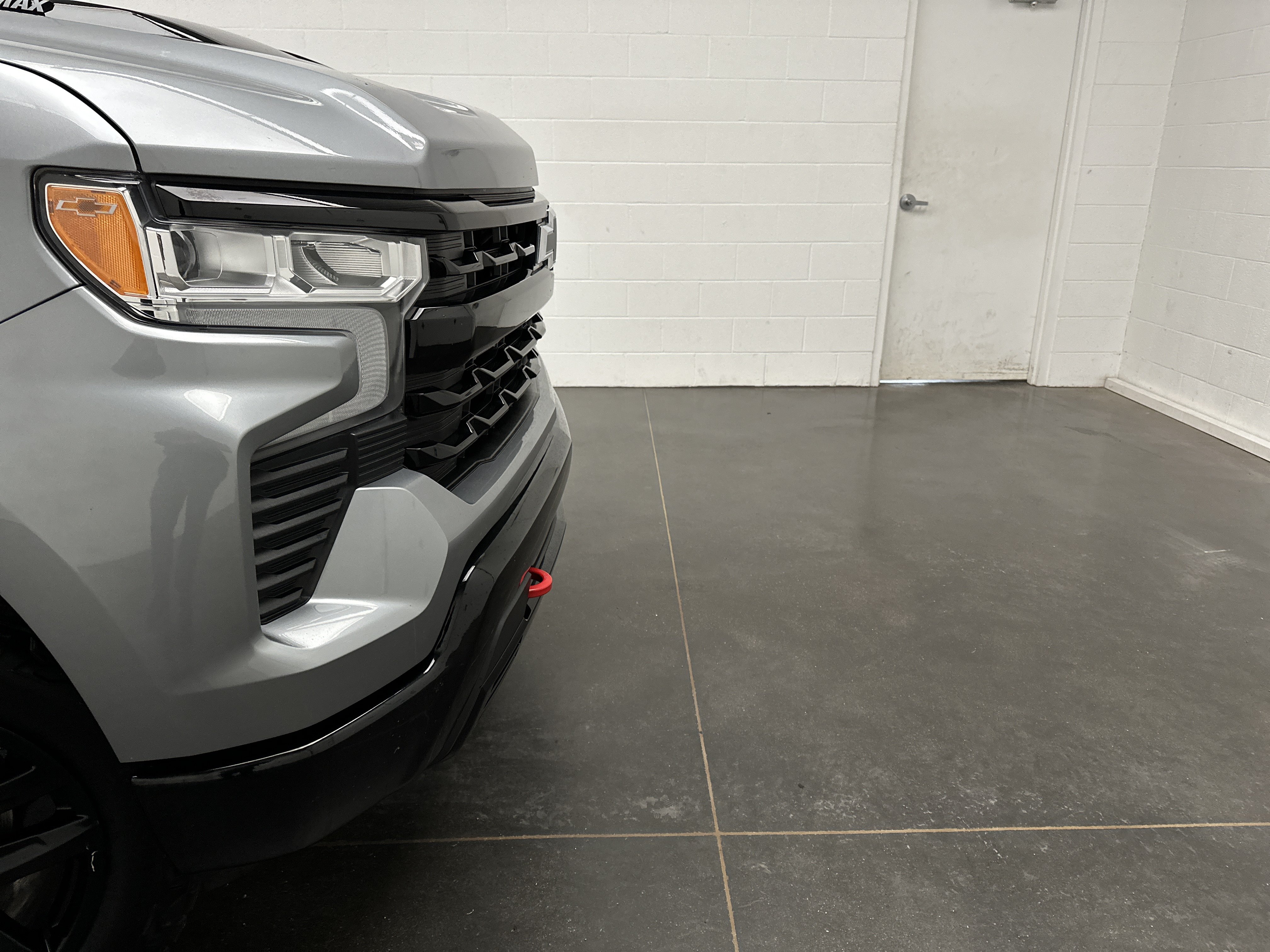 Used 2024 Chevrolet Silverado 1500 LT Trail Boss w/ LPO, Dark Essentials Package AWD/4WD image 2