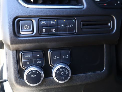 Used 2022 GMC Yukon SLT w/ SLT Premium Package image 25