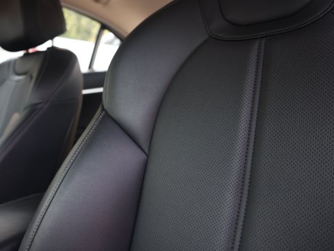 Used 2025 Genesis G70 2.5T RWD image 24