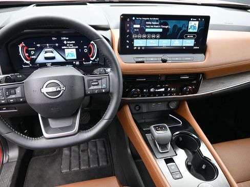 Used 2025 Nissan Rogue Platinum w/ Platinum Premium Package image 22