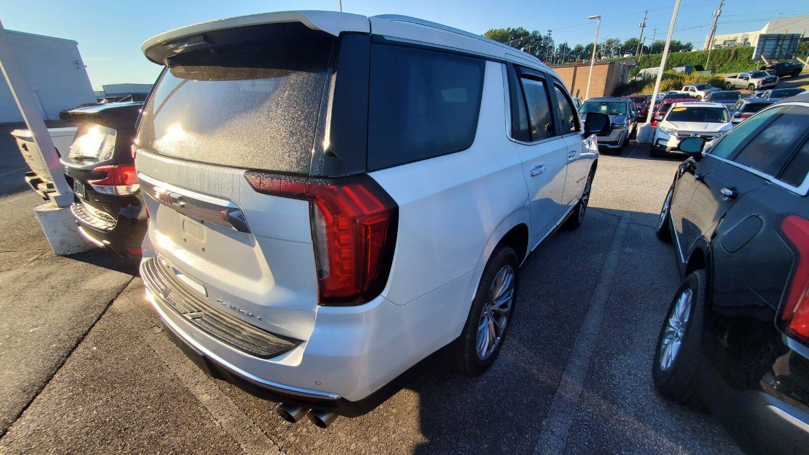 Used 2021 GMC Yukon Denali w/ Denali Premium Package AWD/4WD image 10