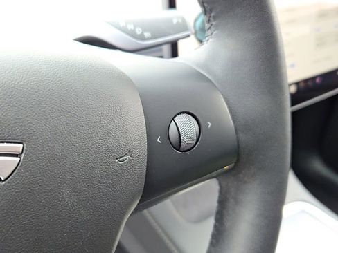 Used 2021 Tesla Model Y Long Range image 22