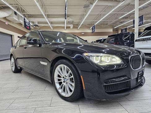 Used 2015 BMW 750i w/ M Sport Edition RWD image 4