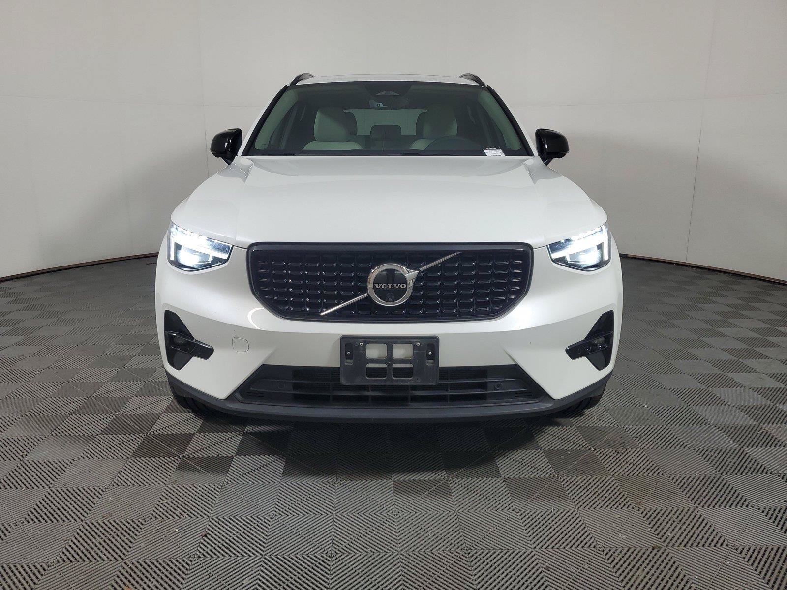 Used 2026 Volvo XC40 B5 Plus AWD/4WD image 2