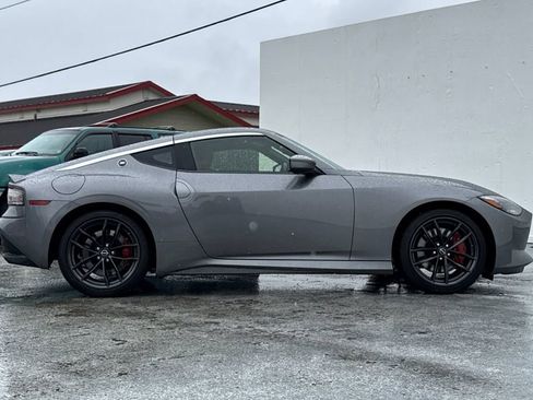 Used 2025 Nissan Z Performance w/ Floor Mat Package RWD image 2
