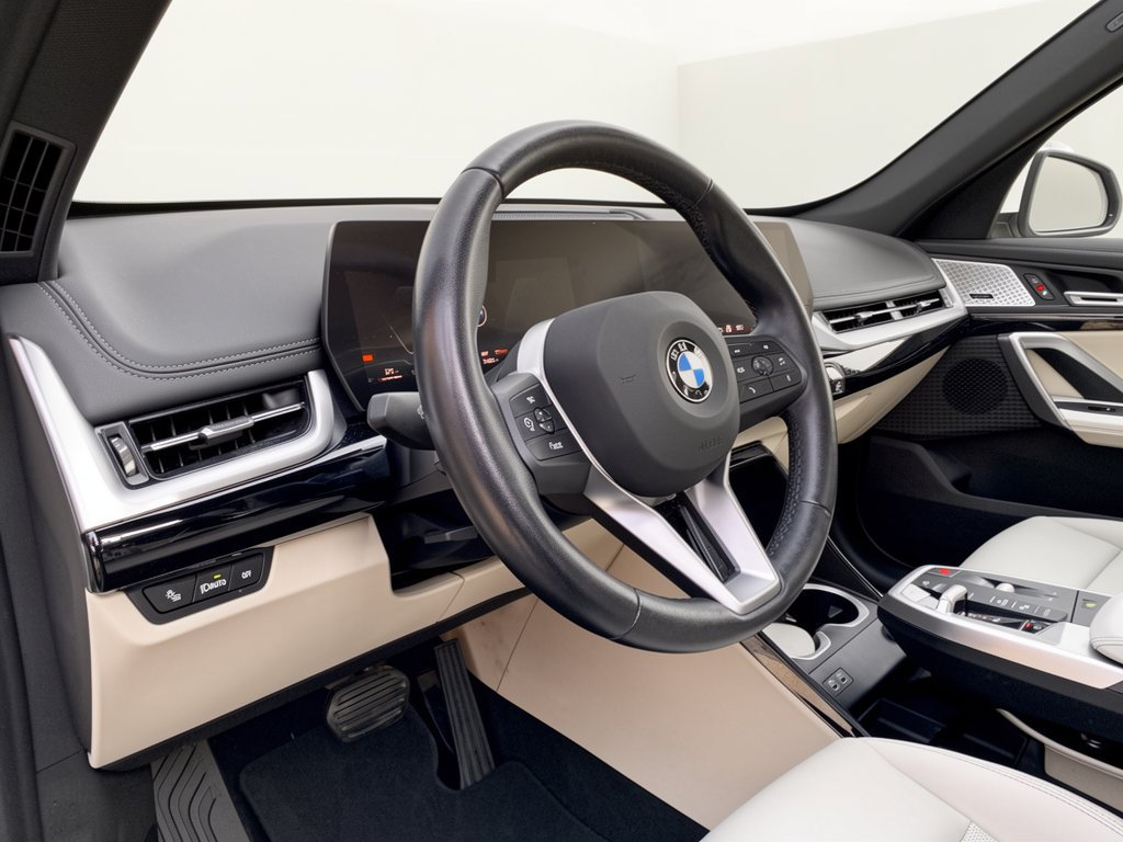 Used 2025 BMW X1 xDrive28i w/ Convenience Package AWD/4WD image 4