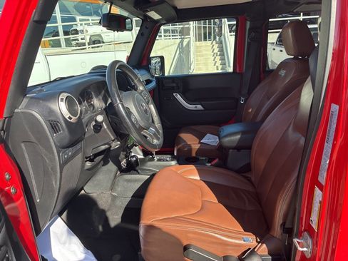 Used 2018 Jeep Wrangler Unlimited Rubicon w/ Connectivity Group image 15