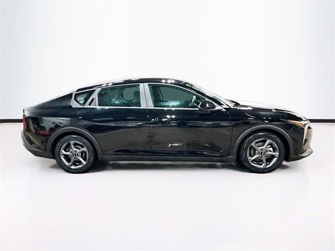 Used 2025 Kia K4 LXS image 8
