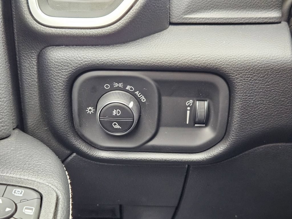 New 2026 RAM 3500 Big Horn AWD/4WD image 18