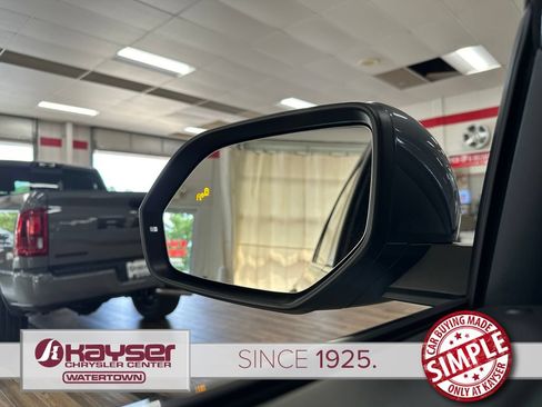 Used 2025 Volkswagen Atlas SE AWD/4WD image 8