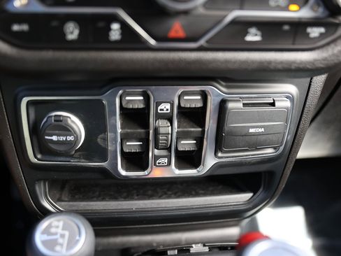 Used 2024 Jeep Wrangler Sport S image 25