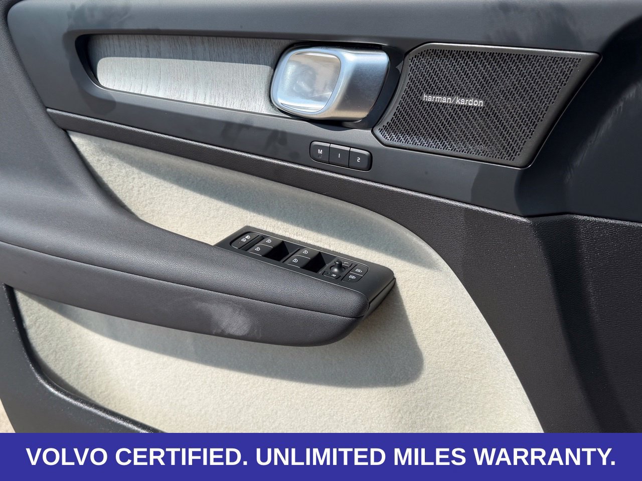 Certified 2025 Volvo XC40 B5 Ultra w/ Protection Package Premier AWD/4WD image 27