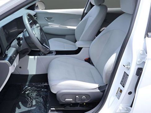 Used 2024 Hyundai Kona SEL FWD image 12