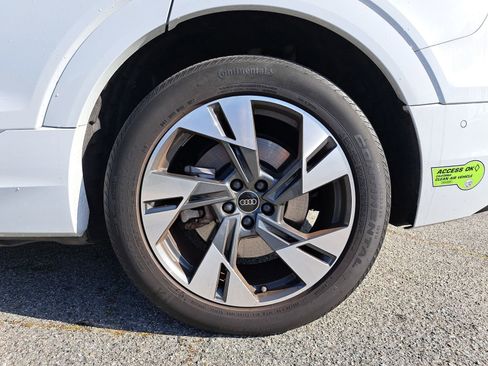 Used 2023 Audi e-tron Premium w/ Convenience Plus Package image 7