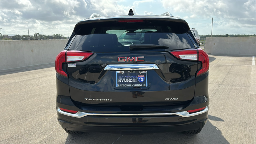 Used 2024 GMC Terrain Denali w/ Black Diamond Edition AWD/4WD image 13