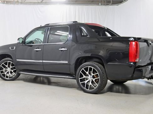 Used 2011 Cadillac Escalade EXT image 9
