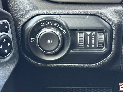 Used 2020 Jeep Wrangler Unlimited Sport S image 33