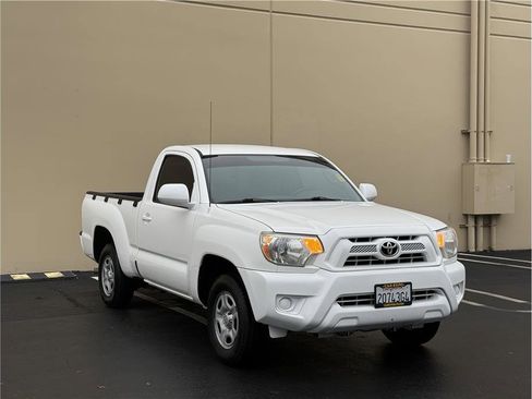 Used 2014 Toyota Tacoma 2WD Regular Cab image 2