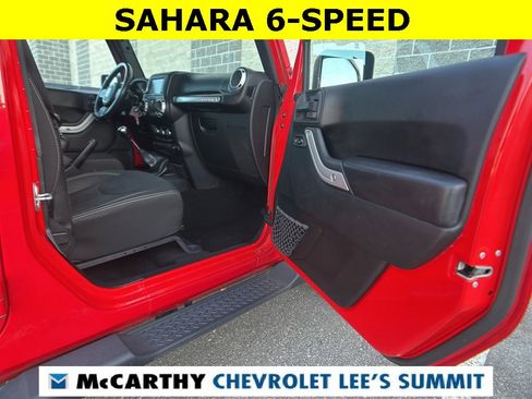 Used 2018 Jeep Wrangler Unlimited Sahara w/ Dual Top Group image 38