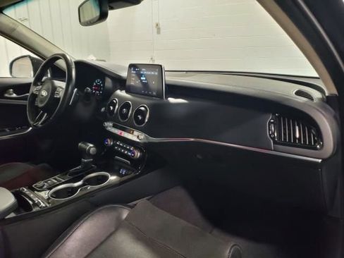 Used 2018 Kia Stinger Premium image 12