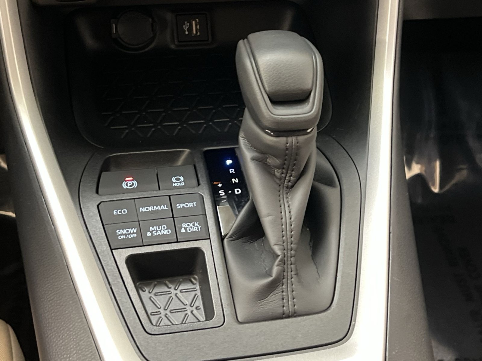 Used 2025 Toyota RAV4 LE AWD/4WD image 21