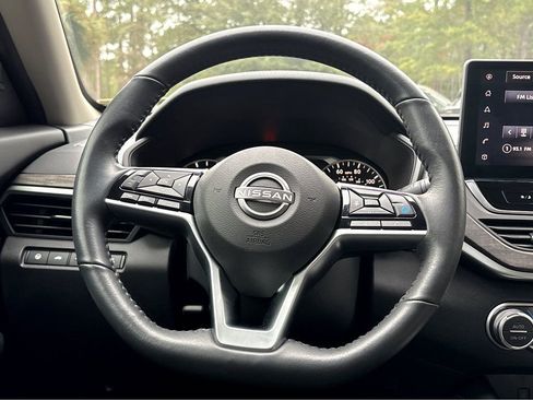 Used 2024 Nissan Altima 2.5 SL FWD image 19
