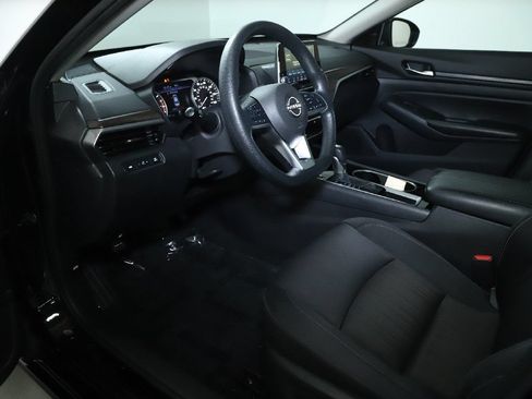 Used 2024 Nissan Altima 2.5 SV FWD image 17