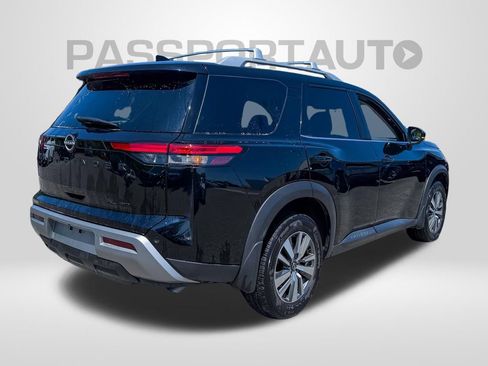 Used 2025 Nissan Pathfinder SL w/ Black Appearance Package AWD/4WD image 5