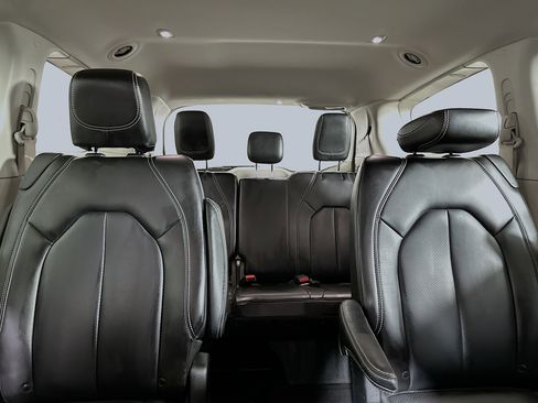 Used 2023 Chrysler Pacifica Touring-L FWD image 30