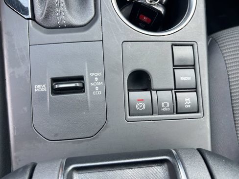 Used 2023 Toyota Highlander LE FWD image 27