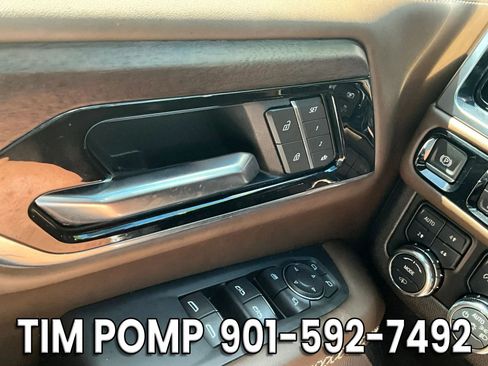 Used 2025 GMC Yukon Denali Ultimate AWD/4WD image 29