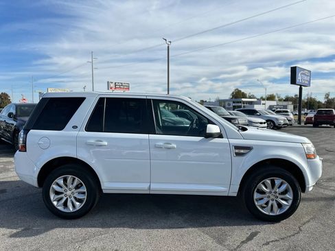 Used 2015 Land Rover LR2 HSE image 5