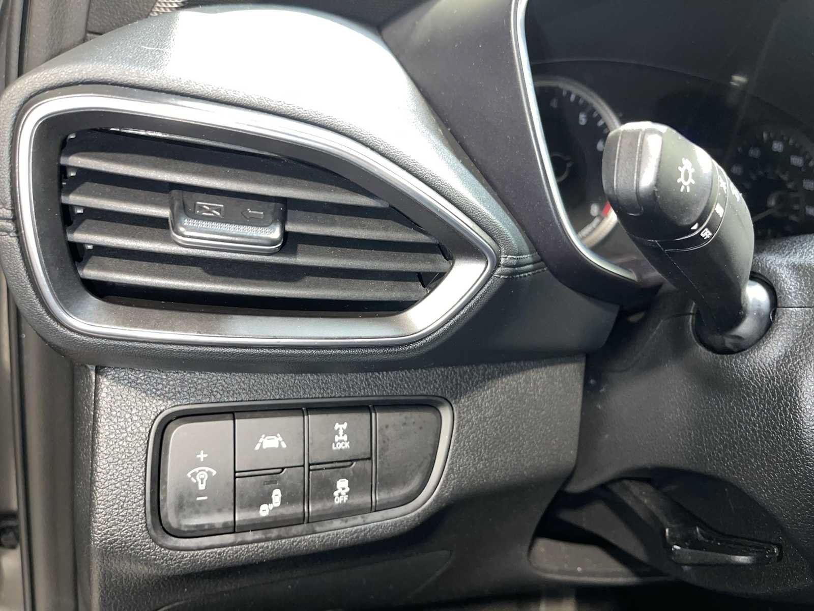 Used 2019 Hyundai Santa Fe SE AWD/4WD image 23