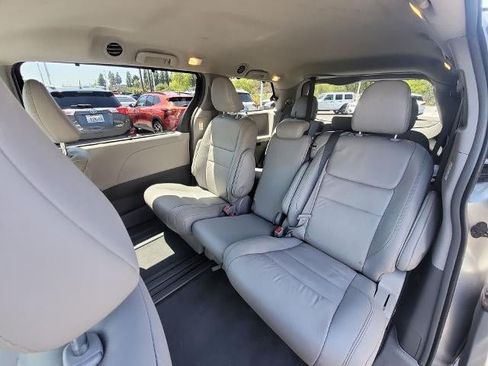 Used 2019 Toyota Sienna XLE FWD image 23