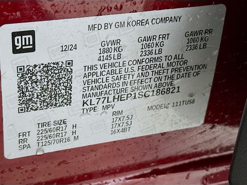 Used 2025 Chevrolet Trax LT FWD image 12