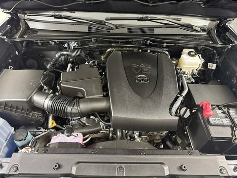 Used 2023 Toyota Tacoma TRD Off-Road w/ Technology Package AWD/4WD image 31