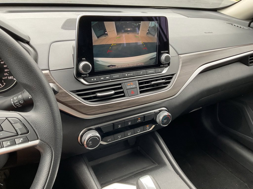 Used 2025 Nissan Altima 2.5 SV AWD/4WD image 14