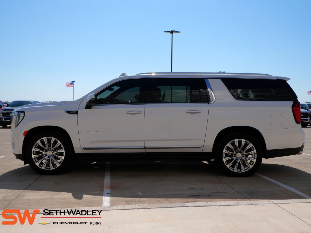 Used 2023 GMC Yukon XL Denali w/ Denali Reserve Package AWD/4WD image 3