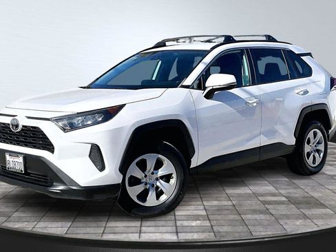 Used 2019 Toyota RAV4 LE image 12