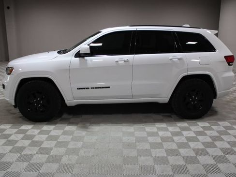 Used 2019 Jeep Grand Cherokee Altitude AWD/4WD image 9