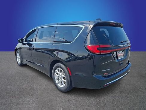 Used 2025 Chrysler Pacifica Select FWD image 6