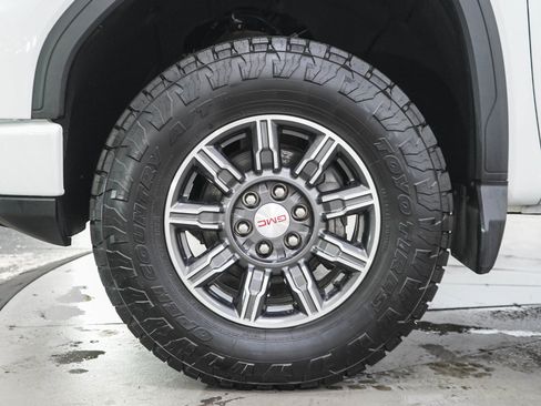 Used 2024 GMC Sierra 1500 AT4 w/ AT4 Preferred Package AWD/4WD image 29