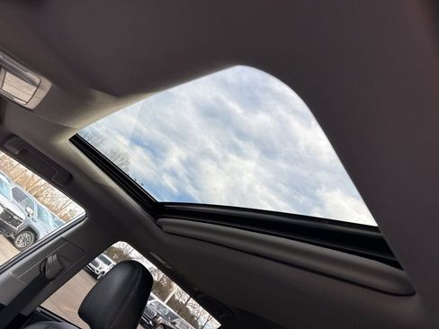 Used 2019 Toyota Highlander XLE image 11