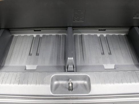 Used 2025 Toyota Sequoia Platinum image 38