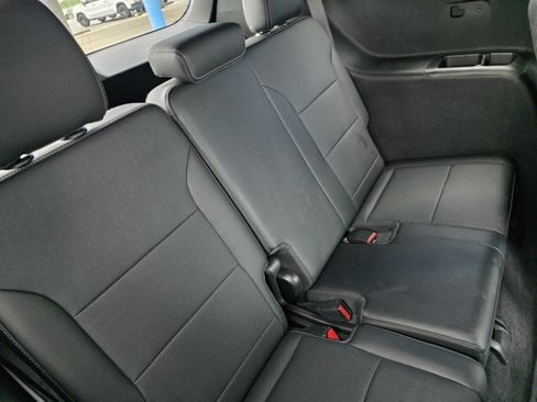 Used 2025 Buick Enclave Preferred AWD/4WD image 10