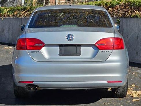 Used 2012 Volkswagen Jetta SE image 4