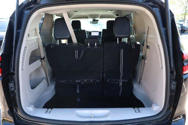 Used 2024 Chrysler Pacifica Touring-L FWD image 7