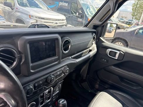 Used 2018 Jeep Wrangler Unlimited Sahara w/ Cold Weather Group AWD/4WD image 11