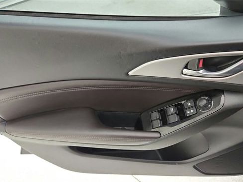 Used 2018 MAZDA MAZDA3 Touring image 25